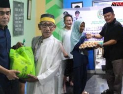 Pemda Serahkan Puluhan Paket Sembako Ramadan