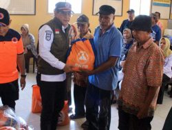 Warga Terdampak Banjir Toribulu Terima Bantuan